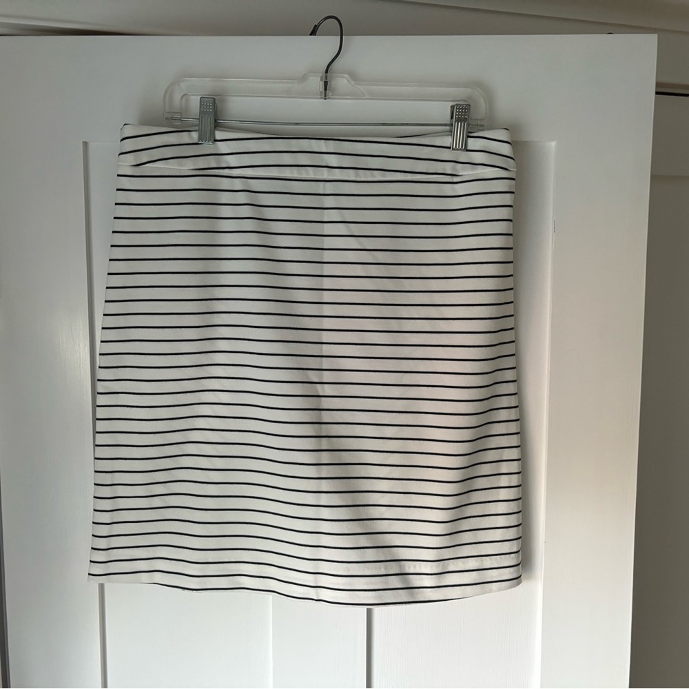 Black and white stripe knit skirt, size 14